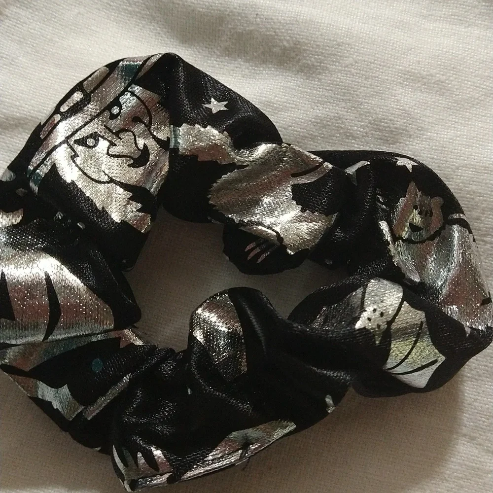 Miscellaneous Hair scrunchies - Picture 3 of 5